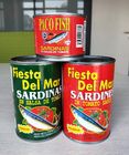 Eingemachte Sardinen-Fische in der Tomatensauce viele Art der Verpackung