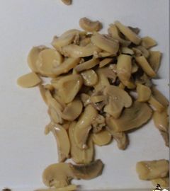 Pilz-Scheiben/Stücke und Stämme des Agaricus- Bisporus284g in den Dosen