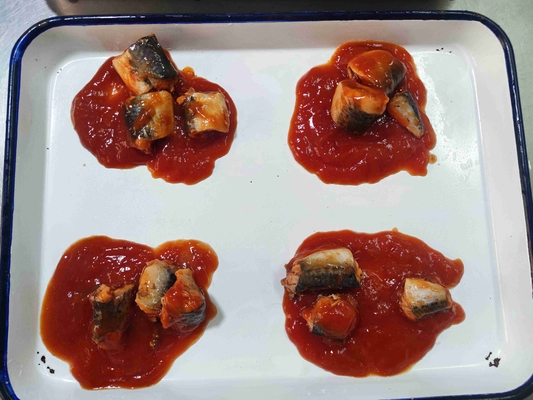 Klarer Makreleöl in Sole in einer Dose, perfekt zum Topping von Pizza