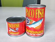 Fest verpackte gesündeste Fischkonserven, konservierte Sardinen in der Tomatensauce