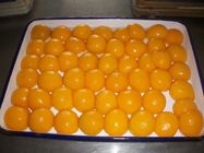6/A10 eingemacht, Pfirsiche in den Gläsern, einmachende Pfirsiche konservierend schwach gezuckert