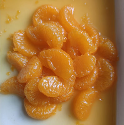 Natürliche Mandarinen Orangen reich an Vitamin C in Licht Sirup