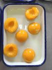 Soem beseitigen dunkle Flecke einmachte Pfirsich-Hälften im Sirup