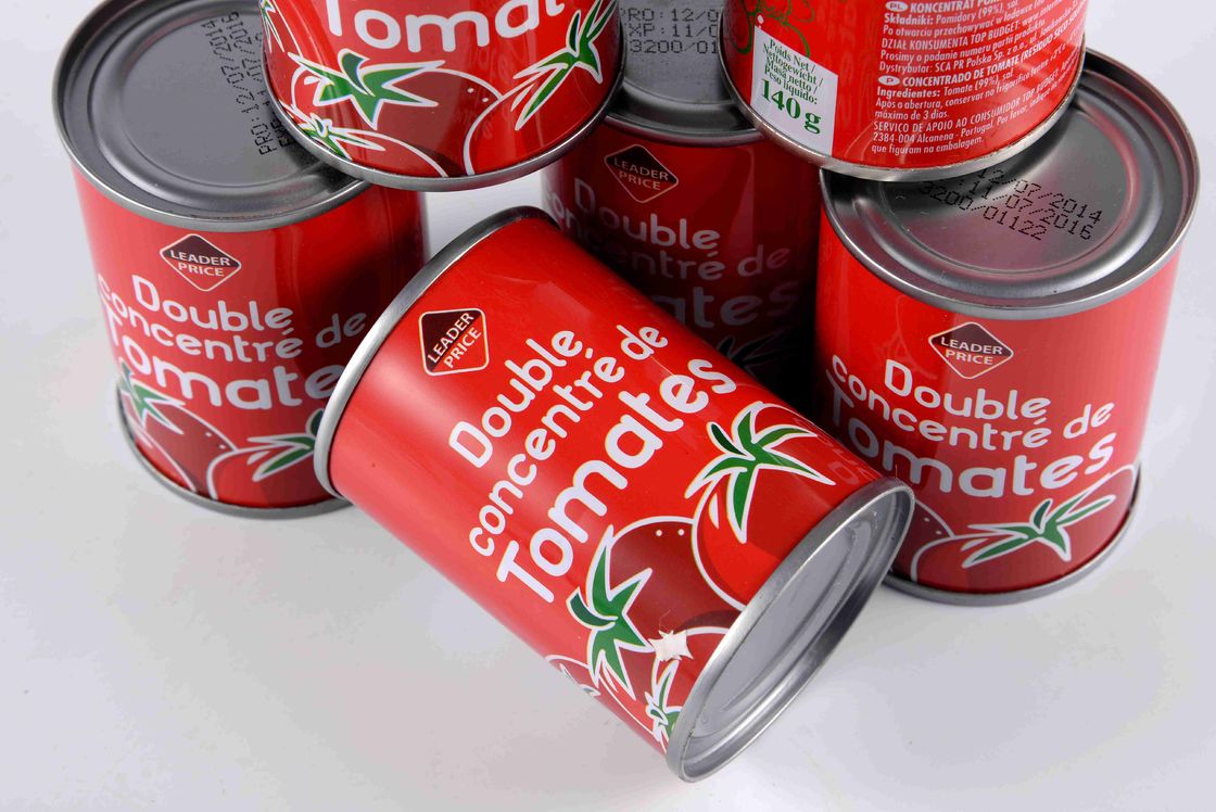 Bequemer Tomaten-Extrakt aus Dosen, der als Suggestion oder als Dip für Snacks serviert werden kann
