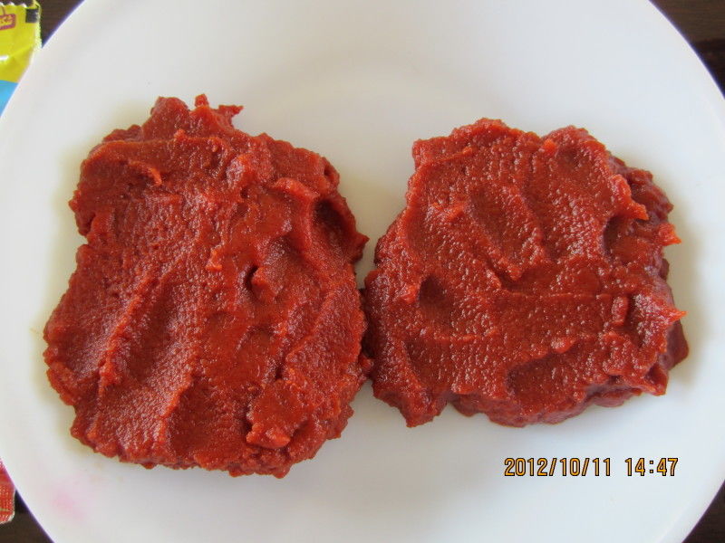 GVO-freies Tomatenmark für die Würze. Kühl und trocken lagern.