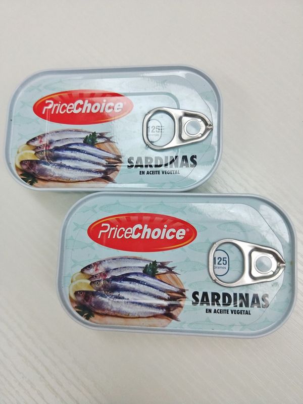 Essfertige in Büchsen konservierte Sardinen im Pflanzenöl