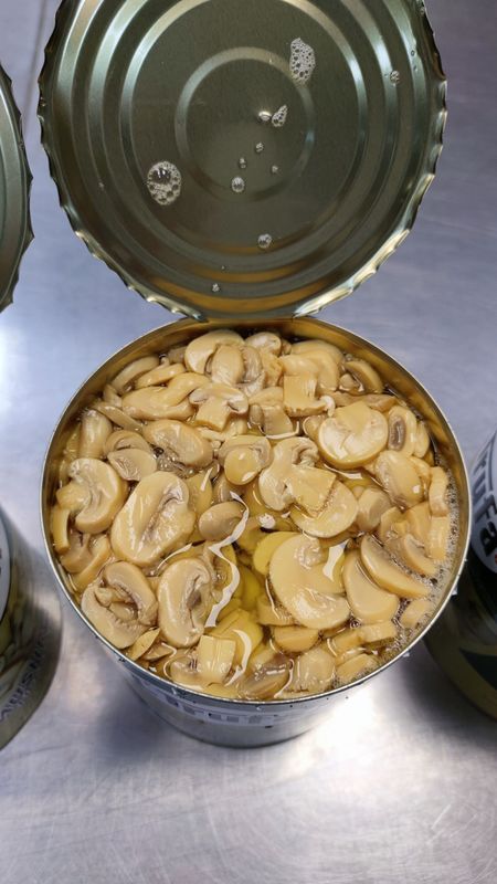 Champignon-Pilze aus der Dose, vielseitiges Dosengemüse, perfekt für kulinarische Anwendungen und die Lebensmittelproduktion