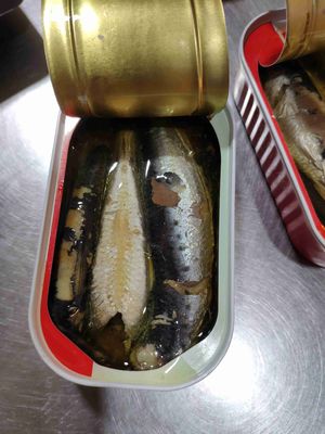 Einfach zu öffnen Konserven Sardinen Fisch Sorten Sardinen Lecker und nahrhaft für jede Mahlzeit